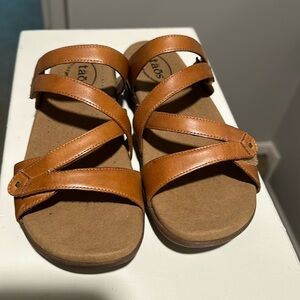 Taos sandals size 9 never worn